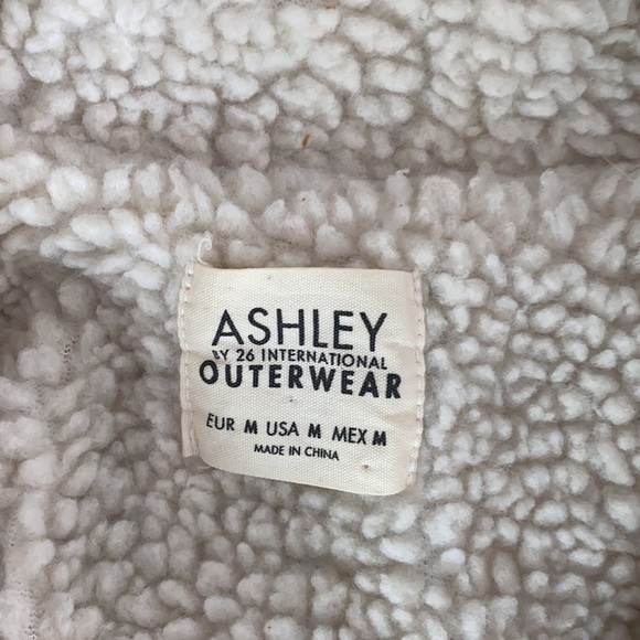 Brown Corduroy Jacket With Teddy Lining. In Great Condition. size Medium. - Picture 3 of 3